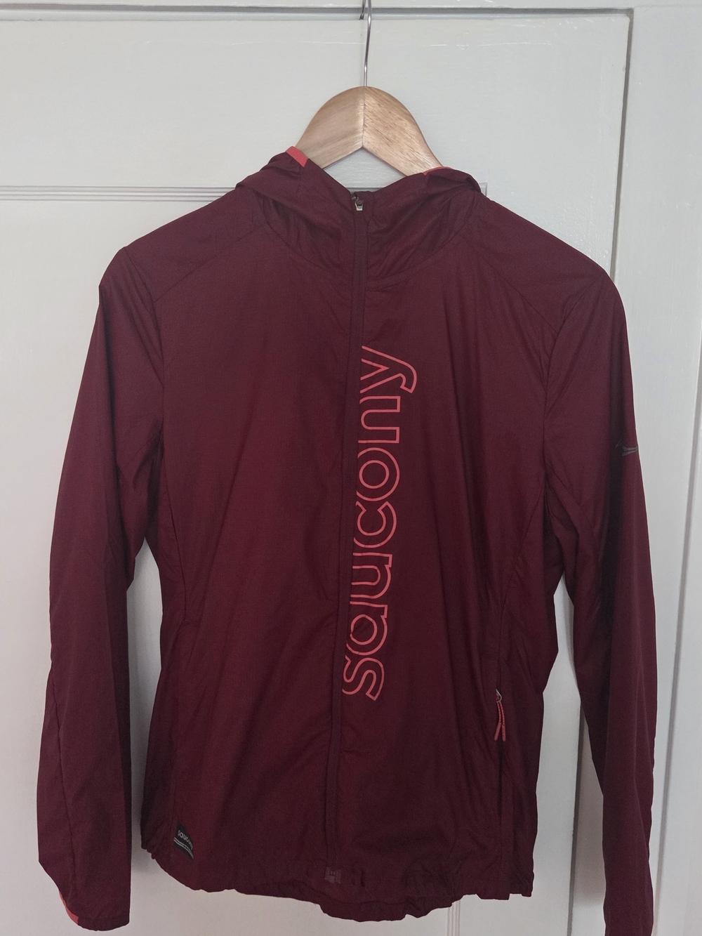 Saucony PFAS-Free Lightweight Running Windbreaker Jacket — Burgundy — Like New